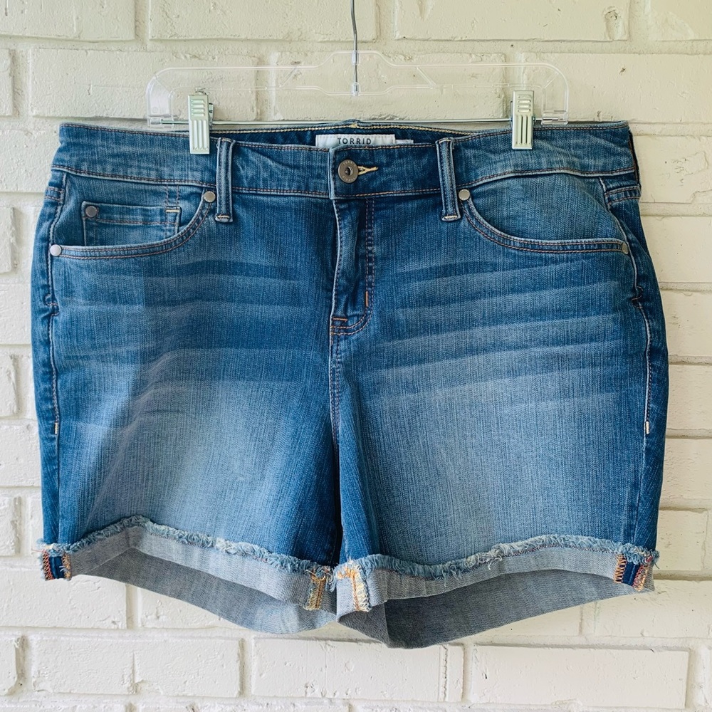 ☀️Sale🔥 TORRID DENIM SHORT (FIRST AT FIT) FOR WOMAN